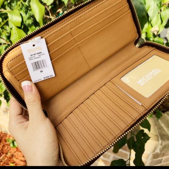 Michael Kors Jet Set Travel Large Wallet Brown - Picture 3 of 3